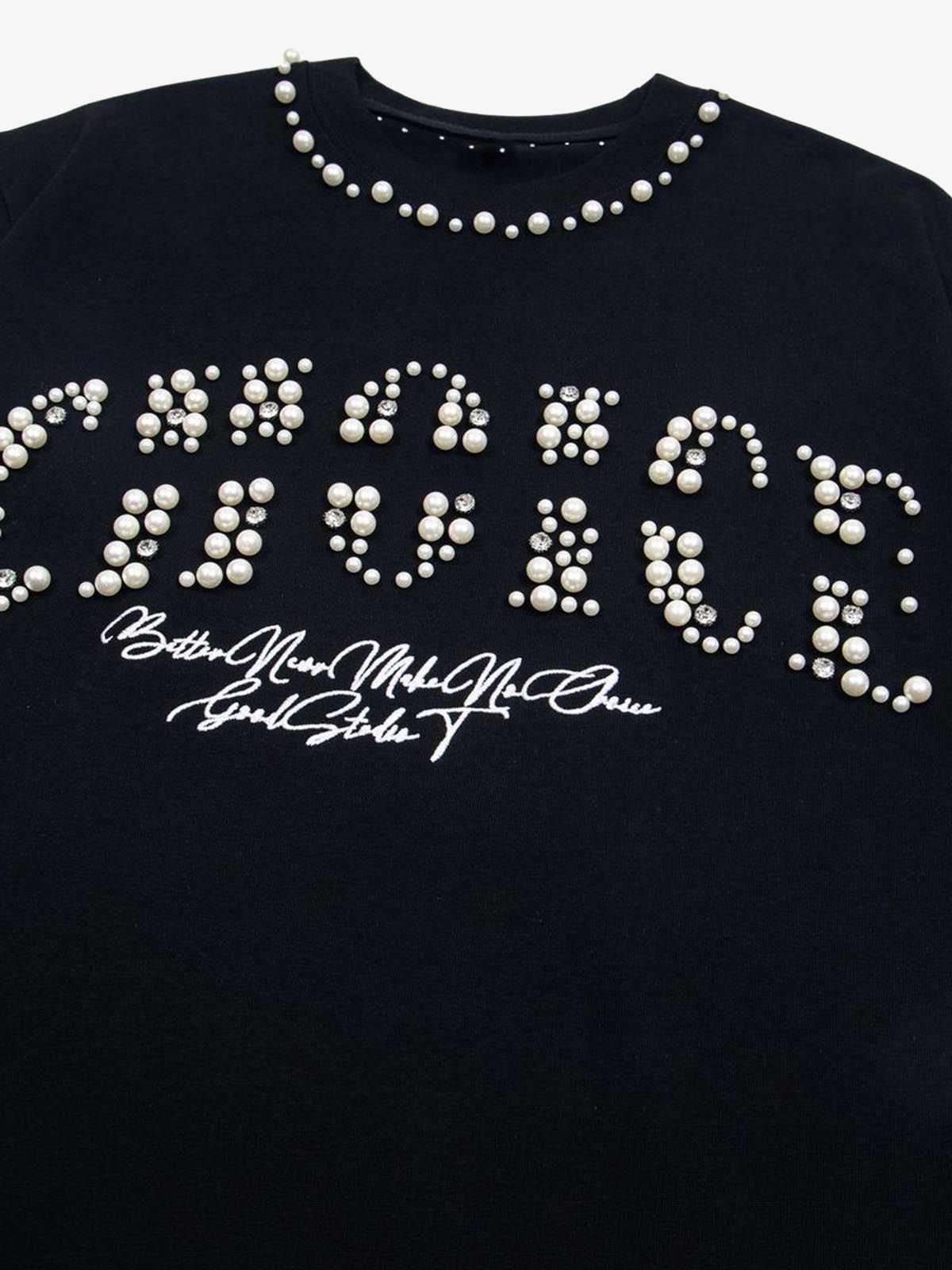 Chic Oversized T-Shirt with Pearl Accents