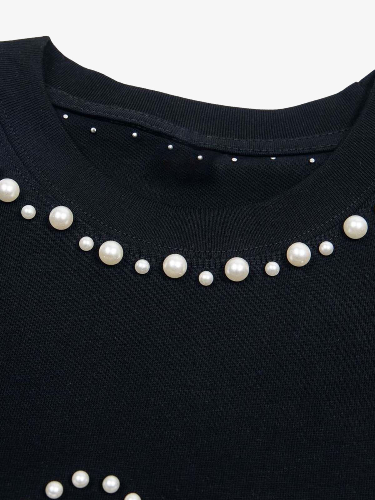 Chic Oversized T-Shirt with Pearl Accents